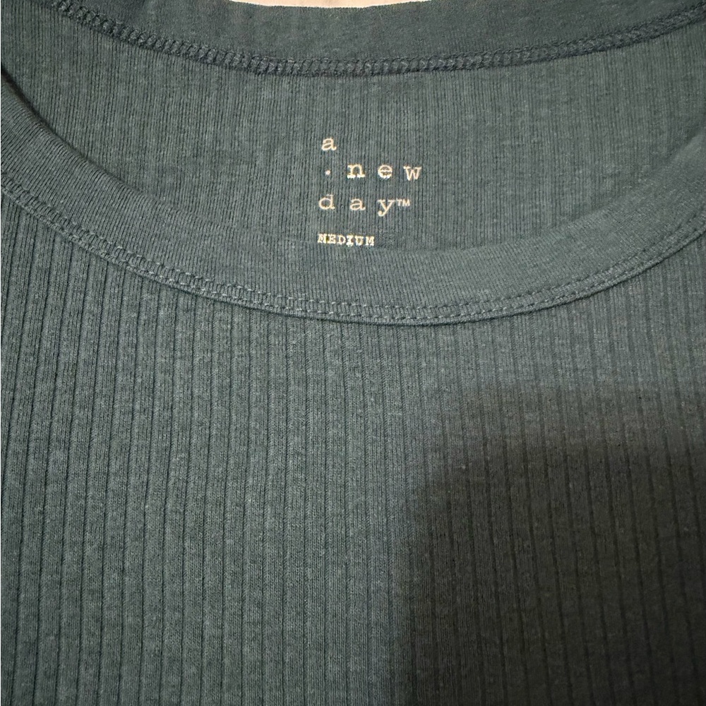 A New Day Green Ribbed Short Sleeve T-Shirt Medium - Picture 2 of 2